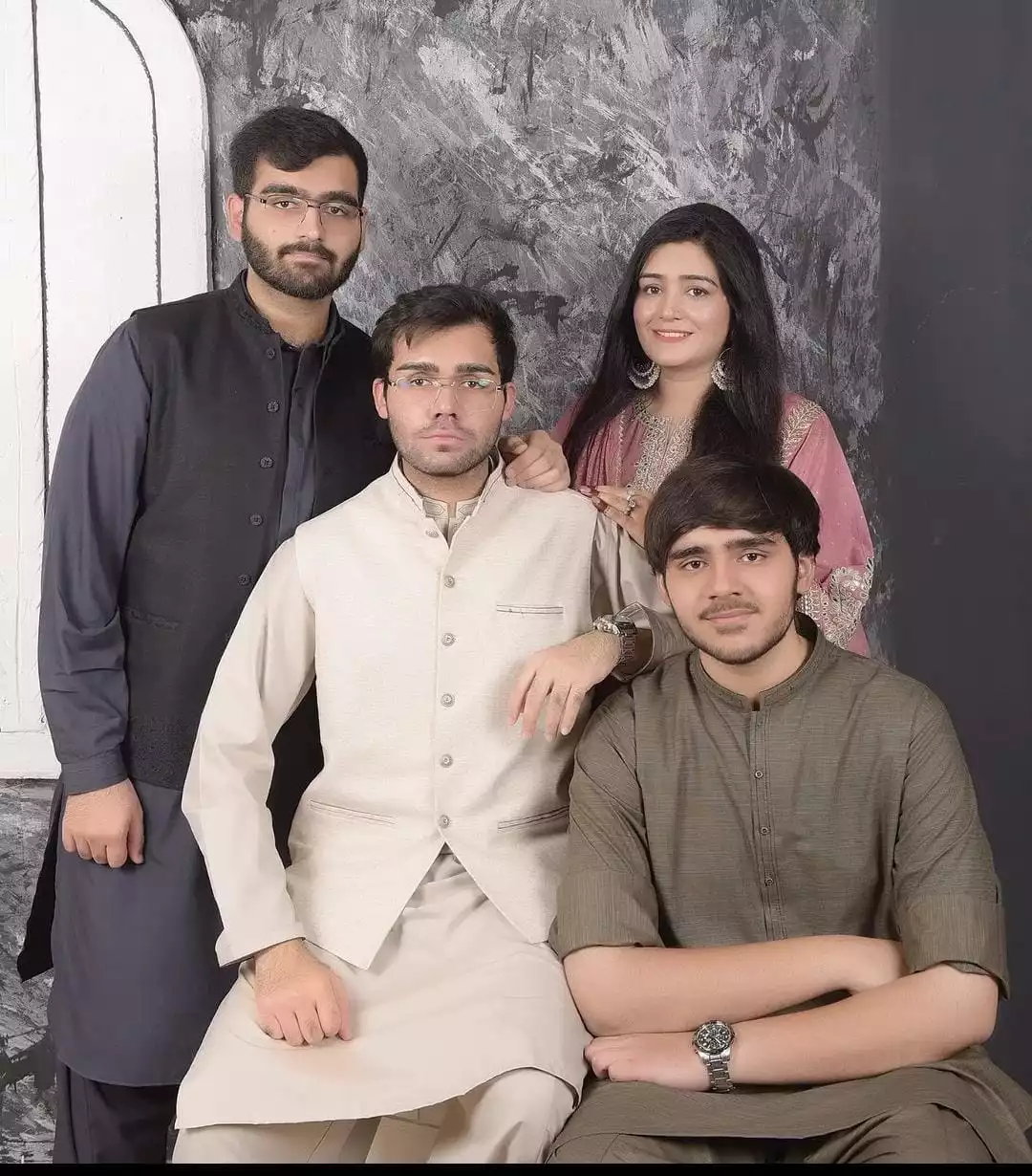 Fakhra khanum with sons