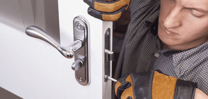 8 Crucial Facts to Verify Before Hiring a Mobile Locksmith